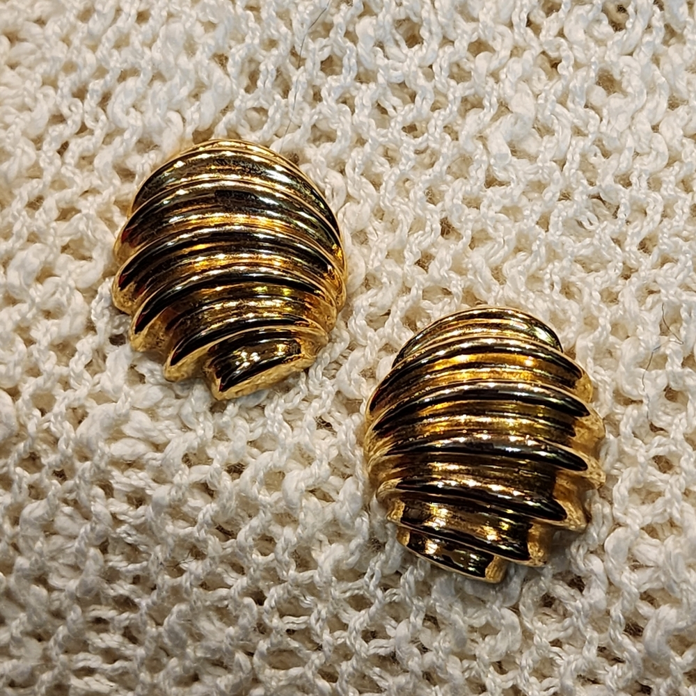 Vintage Gold Toned Statement Earrings Shell Shaped Pierced Earrings